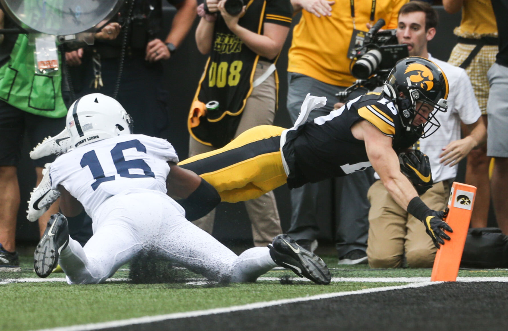 100921-qc-spt-iowa-fball-017